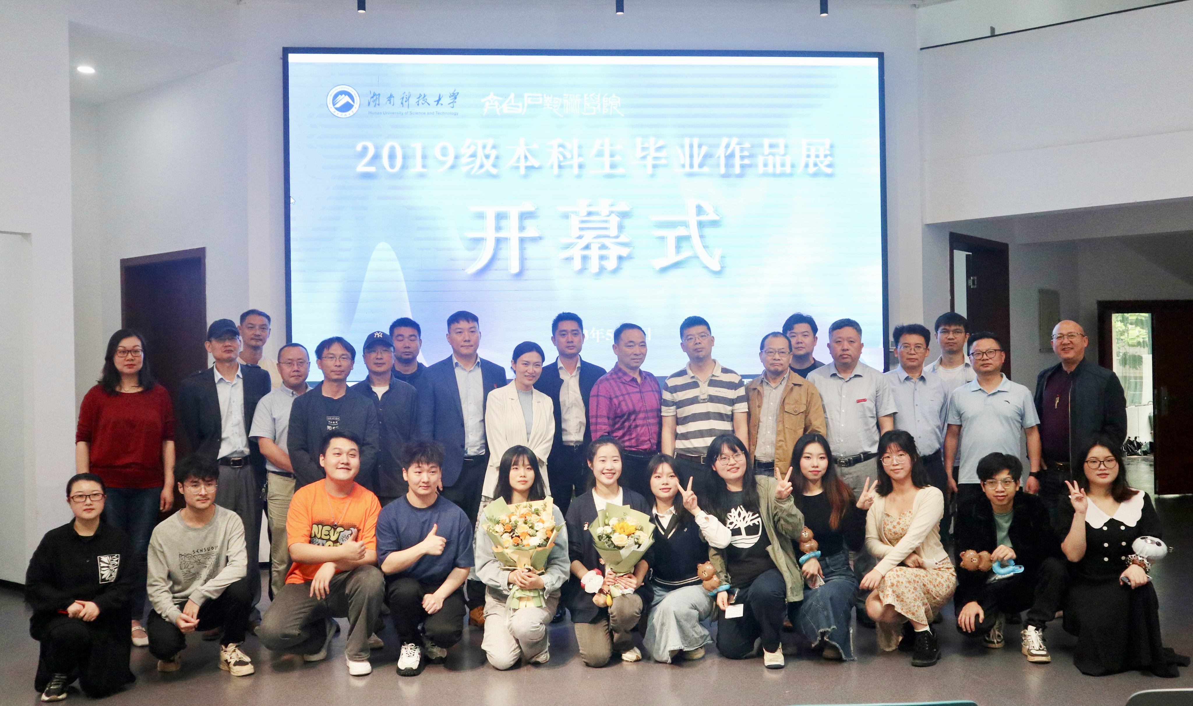 08bd8b3d1a8f4c90a01a72b4f580d7eb.jpg 08bd8b3d1a8f4c90a01a72b4f580d7eb.jpg